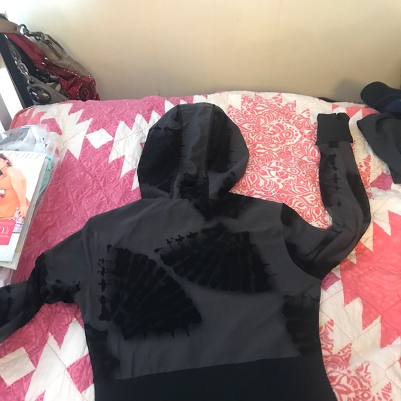 Lululemon - Picture 5 of 7